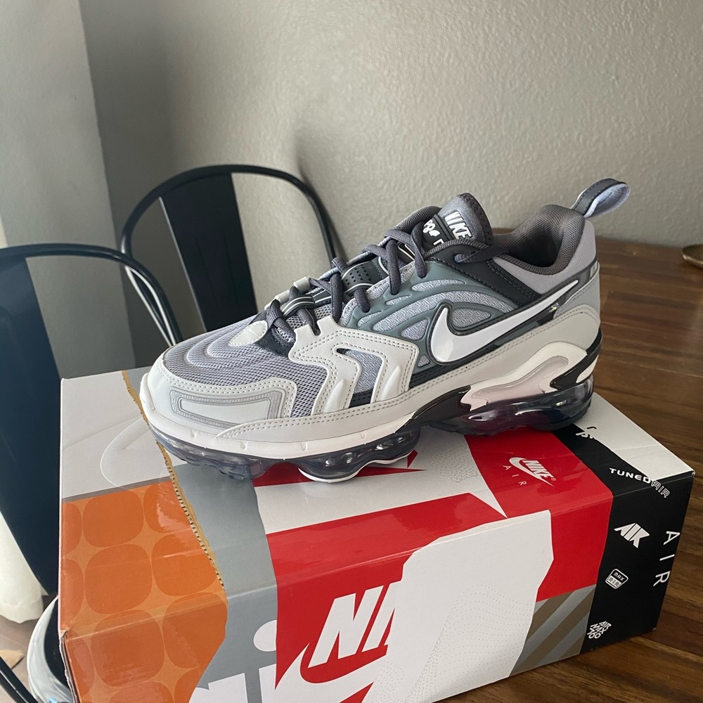 NIKE Vapormax EVO 2021 - Brand New Size 8